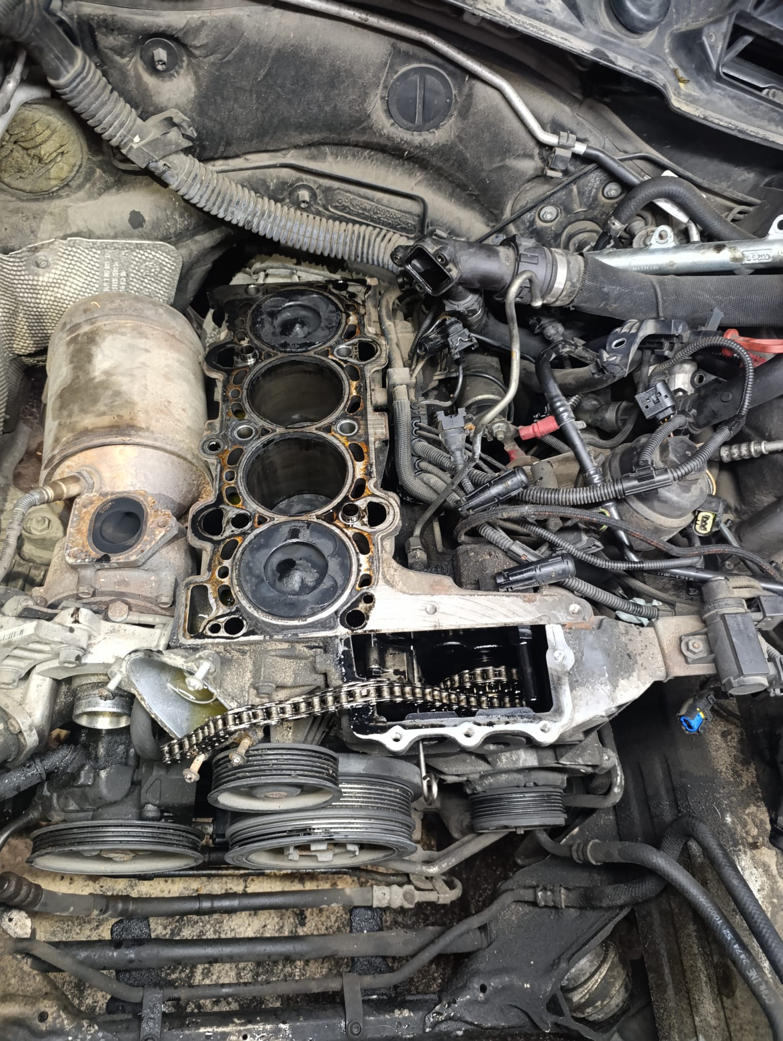 BMW E90 2.0d M47 — Remont silnika — głowica / rozrząd