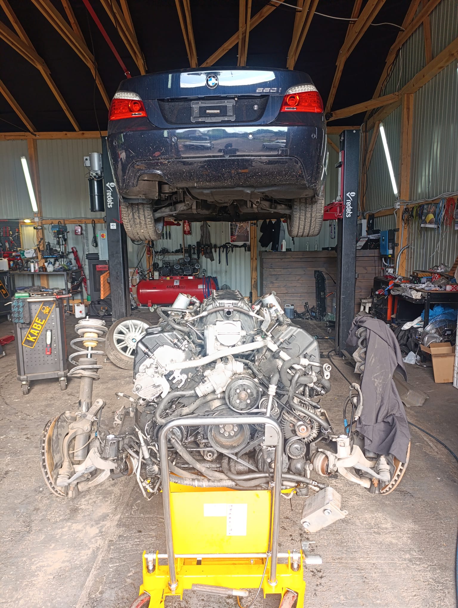 BMW E60 550i — Wymiana silnika — demontaż/montaż